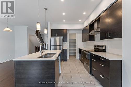 762 Cairn Crescent, Ottawa, ON - Indoor Photo Showing Kitchen With Stainless Steel Kitchen With Double Sink With Upgraded Kitchen