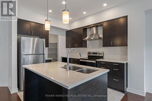 762 Cairn Crescent, Ottawa, ON - Indoor Photo Showing Kitchen With Stainless Steel Kitchen With Double Sink With Upgraded Kitchen