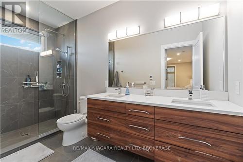 11 - 6 Juniper Trail, Welland, ON - Indoor Photo Showing Bathroom