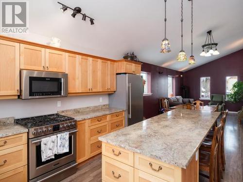 22-19 Wann Road, Whitehorse, YT - Indoor Photo Showing Kitchen