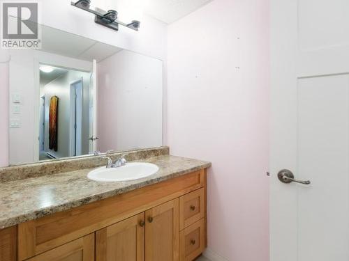 22-19 Wann Road, Whitehorse, YT - Indoor Photo Showing Bathroom