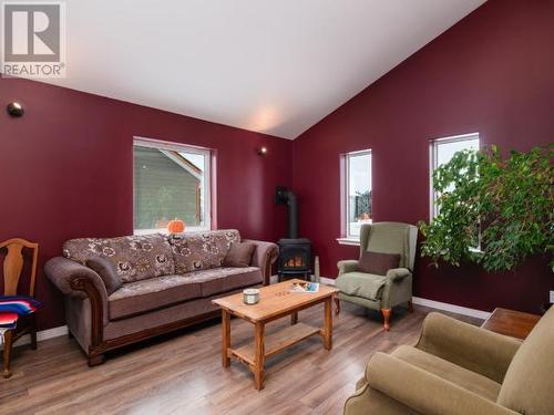 22-19 Wann Road, Whitehorse, YT - Indoor Photo Showing Living Room