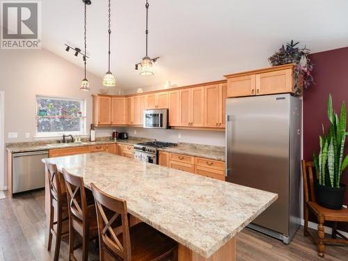 22-19 Wann Road, Whitehorse, YT - Indoor Photo Showing Kitchen