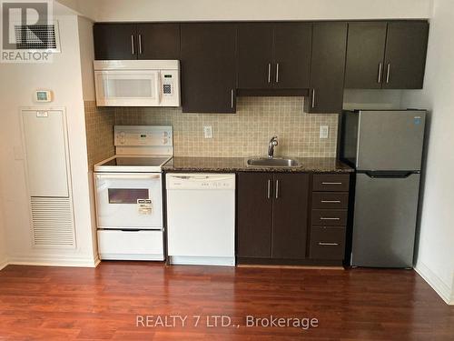 220 - 2035 Sheppard Avenue E, Toronto, ON - Indoor Photo Showing Kitchen