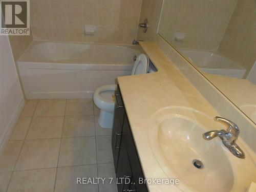 220 - 2035 Sheppard Avenue E, Toronto, ON - Indoor Photo Showing Bathroom