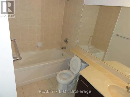 220 - 2035 Sheppard Avenue E, Toronto, ON - Indoor Photo Showing Bathroom