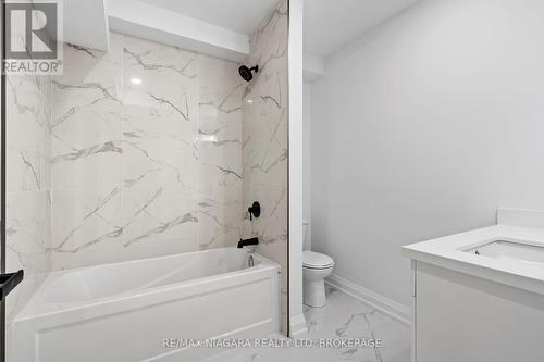 4217 Manson Lane, Lincoln, ON - Indoor Photo Showing Bathroom