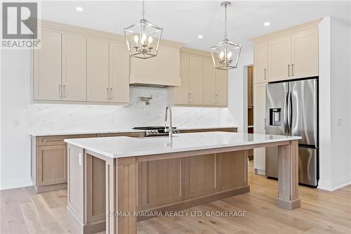 4217 Manson Lane, Lincoln, ON - Indoor Photo Showing Kitchen With Upgraded Kitchen