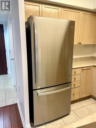 609 - 26 Olive Avenue, Toronto, ON - Indoor Photo Showing Kitchen