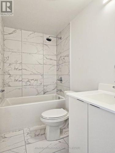 201 - 181 Sheppard Avenue E, Toronto, ON - Indoor Photo Showing Bathroom