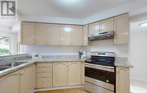 36 Meadowgrass Crescent, Markham, ON - Indoor Photo Showing Kitchen With Double Sink