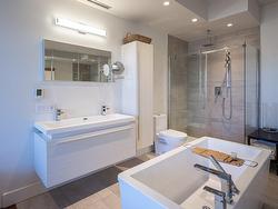 Ensuite bathroom - 