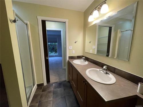 105-555 Franklyn St, Nanaimo, BC - Indoor Photo Showing Bathroom