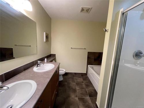 105-555 Franklyn St, Nanaimo, BC - Indoor Photo Showing Bathroom