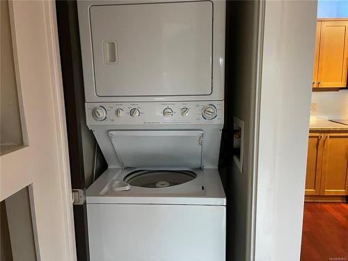 105-555 Franklyn St, Nanaimo, BC - Indoor Photo Showing Laundry Room