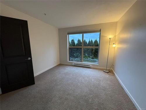 105-555 Franklyn St, Nanaimo, BC - Indoor Photo Showing Living Room