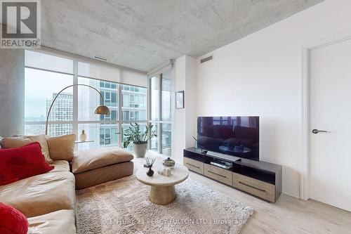 3901 - 88 Blue Jays Way, Toronto, ON - Indoor Photo Showing Living Room