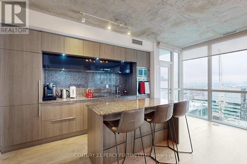 3901 - 88 Blue Jays Way, Toronto, ON - Indoor Photo Showing Kitchen