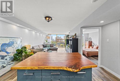 915 - 705 King Street W, Toronto, ON - Indoor Photo Showing Dining Room