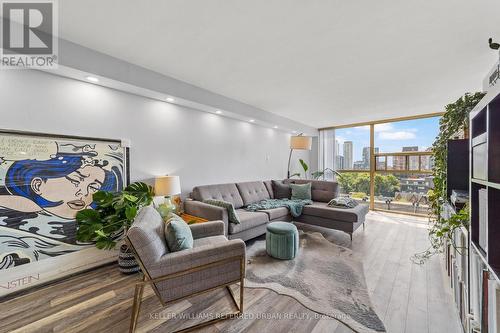 915 - 705 King Street W, Toronto, ON - Indoor Photo Showing Living Room