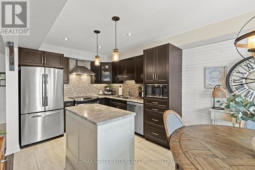 6366 Shapton Crescent, Niagara Falls (219 - Forestview), ON - Indoor Photo Showing Kitchen With Stainless Steel Kitchen With Upgraded Kitchen