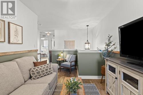 6366 Shapton Crescent, Niagara Falls (219 - Forestview), ON - Indoor Photo Showing Living Room