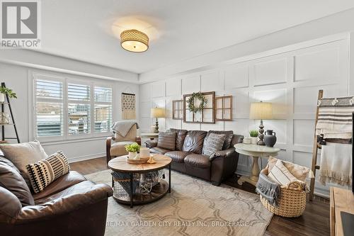 6366 Shapton Crescent, Niagara Falls (219 - Forestview), ON - Indoor Photo Showing Living Room