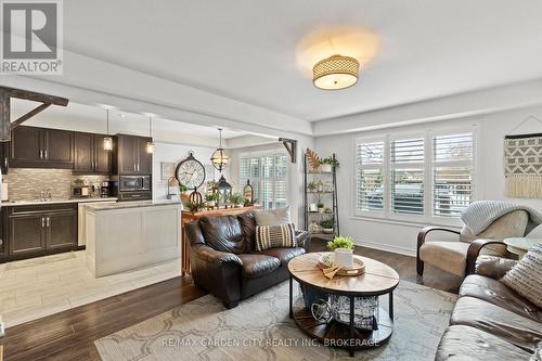 6366 Shapton Crescent, Niagara Falls (219 - Forestview), ON - Indoor Photo Showing Living Room