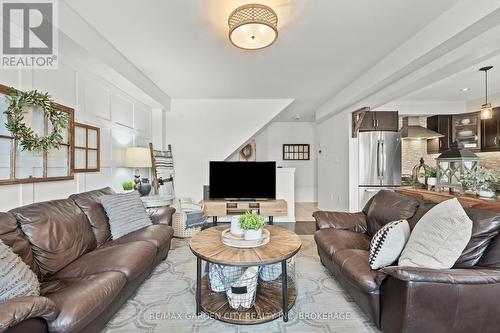 6366 Shapton Crescent, Niagara Falls (219 - Forestview), ON - Indoor Photo Showing Living Room