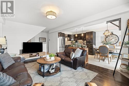 6366 Shapton Crescent, Niagara Falls (219 - Forestview), ON - Indoor Photo Showing Living Room