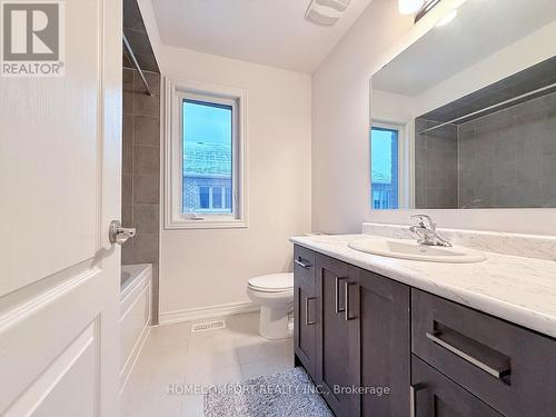 2 Frederick Taylor Way W, East Gwillimbury, ON - Indoor Photo Showing Bathroom