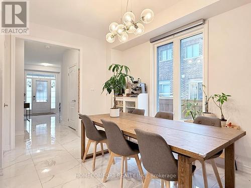 2 Frederick Taylor Way W, East Gwillimbury, ON - Indoor Photo Showing Dining Room