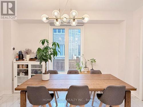 2 Frederick Taylor Way W, East Gwillimbury, ON - Indoor Photo Showing Dining Room