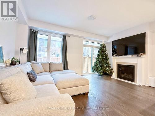 2 Frederick Taylor Way W, East Gwillimbury, ON - Indoor Photo Showing Living Room With Fireplace