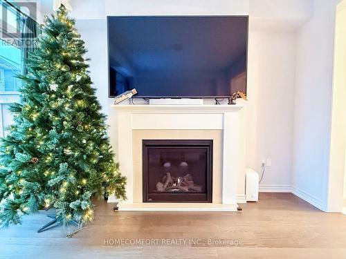 2 Frederick Taylor Way W, East Gwillimbury, ON - Indoor Photo Showing Living Room With Fireplace