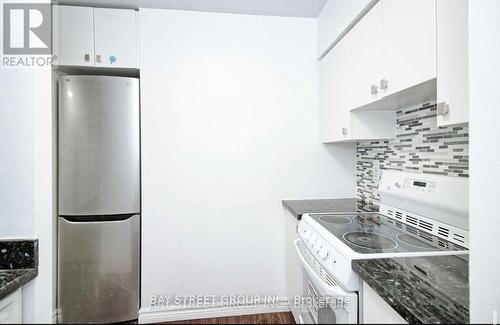 616 - 1055 Bay Street, Toronto, ON - Indoor Photo Showing Kitchen