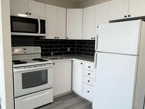 1212-940 Caledonia Rd, Toronto, ON - Indoor Photo Showing Kitchen