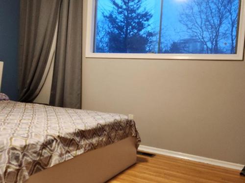 Upper-43 Sorrel Pl, Waterloo, ON - Indoor Photo Showing Bedroom