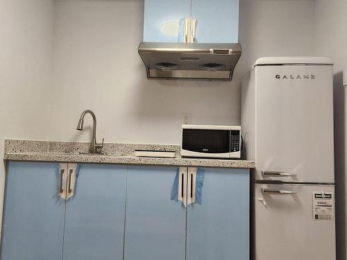 Main B-43 Sorrel Pl, Waterloo, ON - Indoor Photo Showing Kitchen