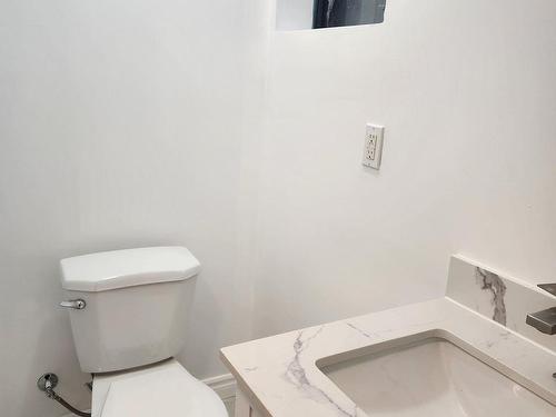 Main B-43 Sorrel Pl, Waterloo, ON - Indoor Photo Showing Bathroom