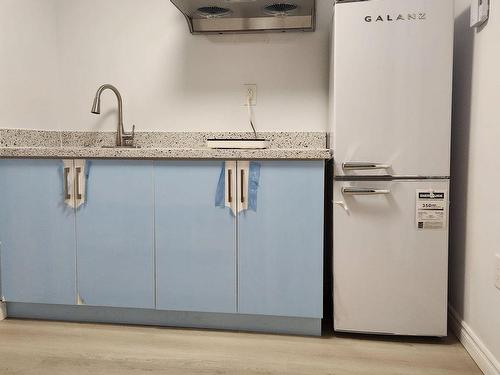 Main B-43 Sorrel Pl, Waterloo, ON - Indoor Photo Showing Kitchen