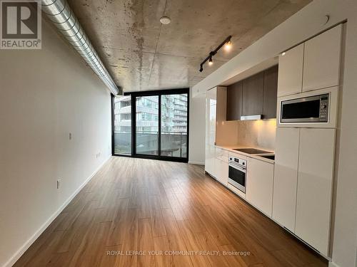 302 - 21 Lawren Harris Square, Toronto, ON - Indoor Photo Showing Kitchen