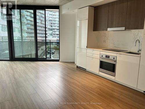 302 - 21 Lawren Harris Square, Toronto, ON - Indoor Photo Showing Kitchen