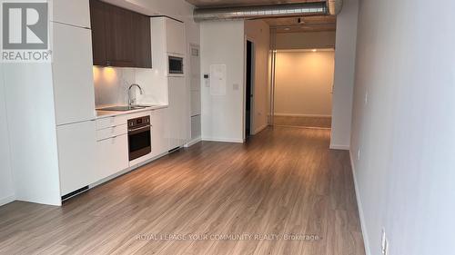 302 - 21 Lawren Harris Square, Toronto, ON - Indoor Photo Showing Kitchen