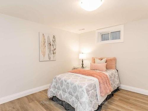 Bsmt-88 Luxury Ave, Bradford West Gwillimbury, ON - Indoor Photo Showing Bedroom