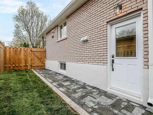 Bsmt-88 Luxury Ave, Bradford West Gwillimbury, ON - Outdoor