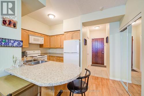 204 - 2772 Keele Street, Toronto, ON - Indoor Photo Showing Kitchen With Double Sink