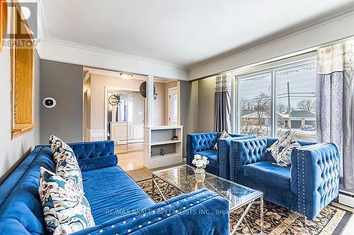 136 Tremaine Road, Milton, ON - Indoor Photo Showing Living Room