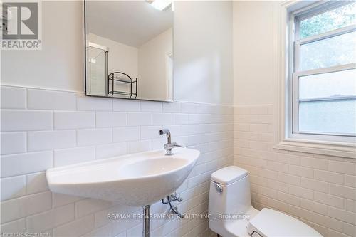 56 Newton Avenue, Hamilton, ON - Indoor Photo Showing Bathroom