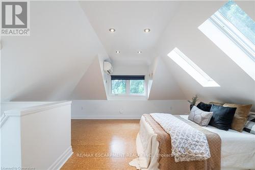 56 Newton Avenue, Hamilton, ON - Indoor Photo Showing Bedroom